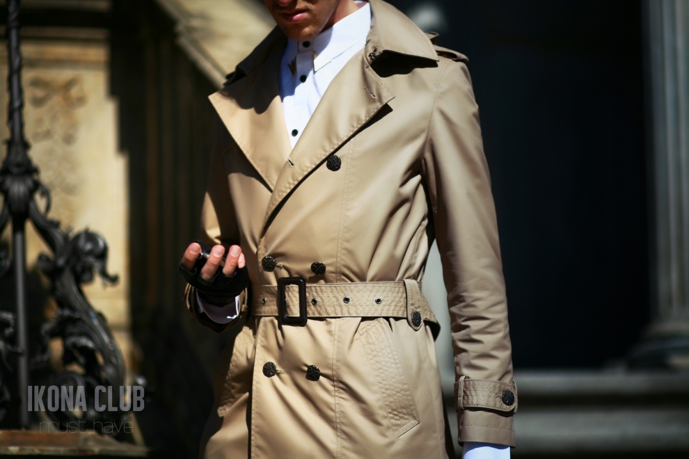 Street fashion photo | Men coton trench coat