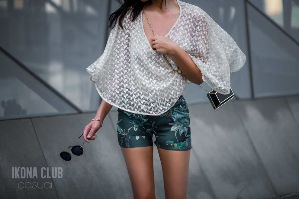 Fashion | Oversize сape blouse
